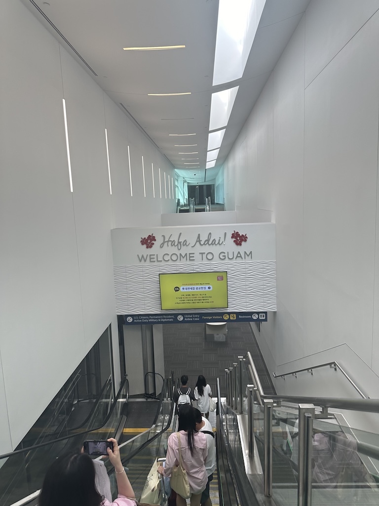 괌 공항 도착